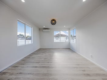 Freestanding & Affordable Home!