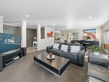 HIGHLY SOUGHT-AFTER LOCATION! MOVE FAST!