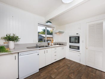 Easy-care living with bonus space