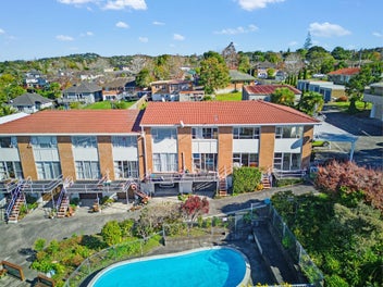 Poolside Ease Above New Lynn