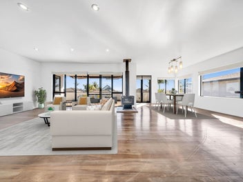Spacious Family Living in Macleans College Zone