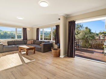 Pine Hill Paradise - Private, Sunny & Spacious