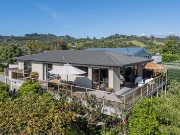 Prime Position, Sea Views & Space
