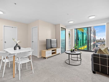 1111/135 Hobson Street