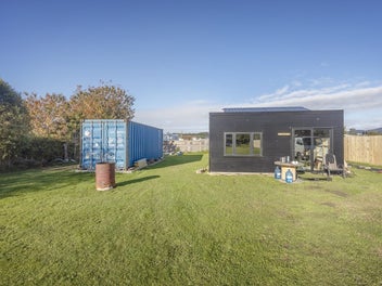 COASTAL ESCAPE WITH SOLAR FREEDOM