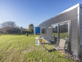 UNIQUE SOLAR ESCAPE