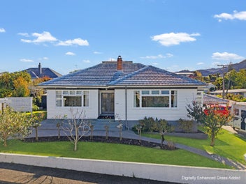 Sun, Views & Sealey Street Ease