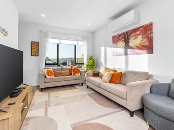 Freehold Elegant Home in Albany School Zone