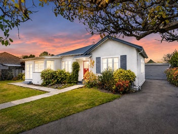 Wow...Five bedrooms in Burnside High Zone!