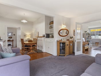 Wow...Five bedrooms in Burnside High Zone!