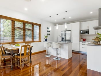 Dual Living, Extra Income & Land Potential !