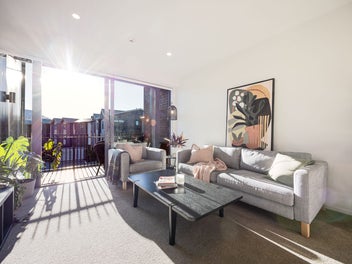 Sun-filled Northcote Apartment + Car Park