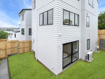 Big Modern Home in Westlake Zones