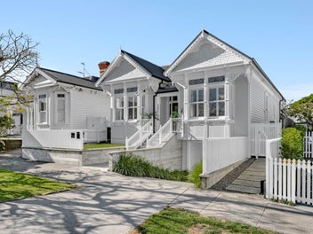 Architectural Mastery: Double Bay Icon Reimagined