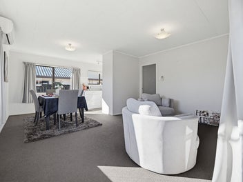 Home Sweet Home in Hamilton East
