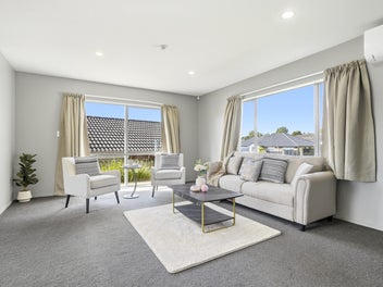 Sun-Soaked Family Living on Freehold 468m²