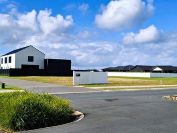 INSPIRING LOCATION AND VIEWS