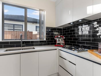 Modern Living with Flexible 3+1 Design