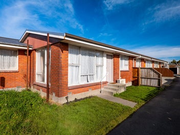 Smart Investment in Prime Location!