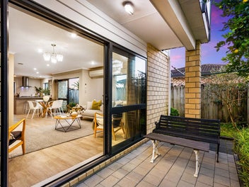 Style, Space & Zoned for Summerland School!