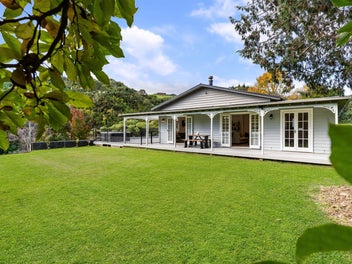 Country Living with Stream, Bush & Lifestyle Land