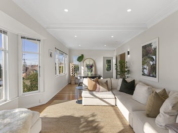 Stunning Views, Stylish Living & Entertaining.
