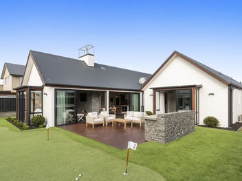 Contemporary comfort in sought after Waitikiri