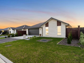 URGENT SALE - Owner Already in Australia