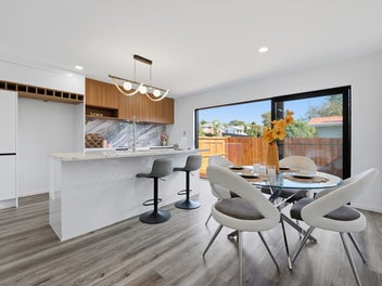 Sunlit & Spacious in Modern Perfection!