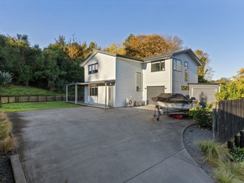 Vendors Moving - Stylish Mangapapa Family Home