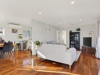 Your entry to beachfront - the one to snap up!