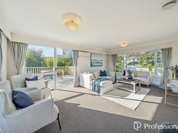 FOUR BEDS, DOUBLE LIVING, BIG VIEWS