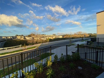 Homestar Standalone with Panoramic Views & Sun