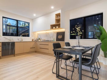5-Bedroom Masterpiece in Rangitoto College Zone