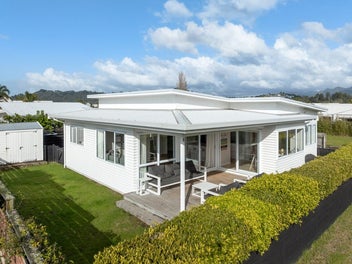 Sun, Space & Easy Walking Distance to It All