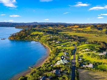 Absolute waterfront with jetty and mooring