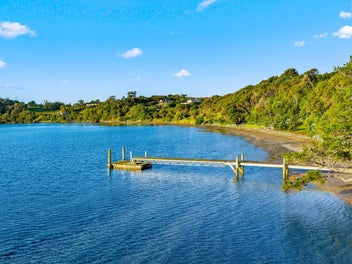 Absolute waterfront with jetty and mooring