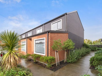 Well below purchase price - has to be sold!