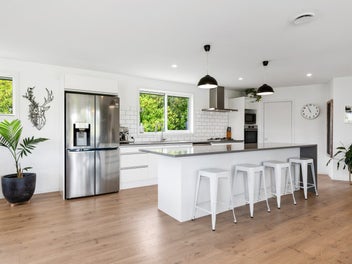 Modern living, close to town