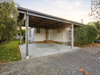 Perfect Location : Enquiries over $599,999