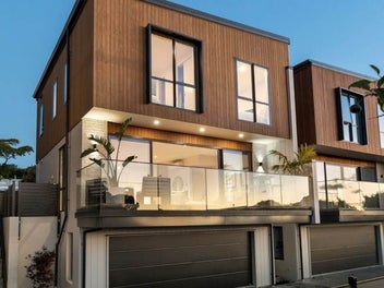 Standalone Luxury Beside Mt Eden Village – DGZ