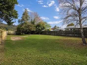 Image 1 of 7