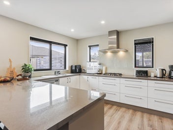 Family Comfort Meets Triple Garage Convenience