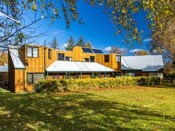 Iconic Tussock Lodge