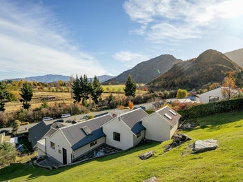 Rural Outlook, Arrowtown Charm