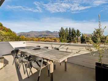 Rural Outlook, Arrowtown Charm