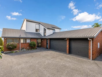Coastal Living with Spectacular Sea Views