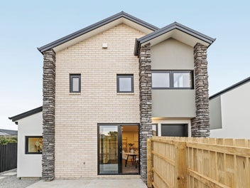 Five Completed Townhouses With Architectural Edge