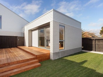 Single Level Options, Cashmere School Zoned!