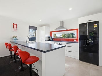 A Flexible Family Haven with Garden Appeal